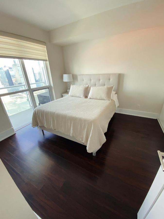 Luxury Condo On Cn Tower Toronto Exterior foto